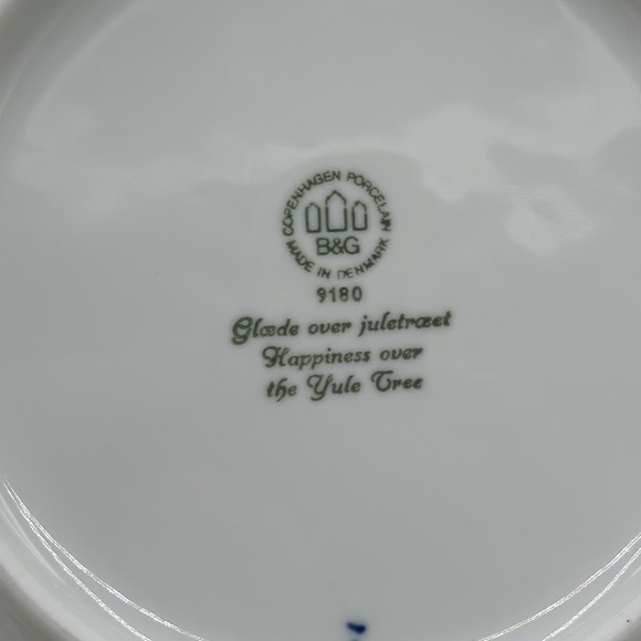 1895-1980 Bing & Grondahl B&G 9" Christmas Plate Jule Aften Happiness Yule Tree - Picture 3 of 3